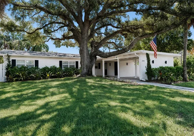 Photo 3 of Single family home for sale at 214 S Treasure Dr, Tampa, FL 33609 | MLS# TB8546622 | Listing updated on 2026-09-21