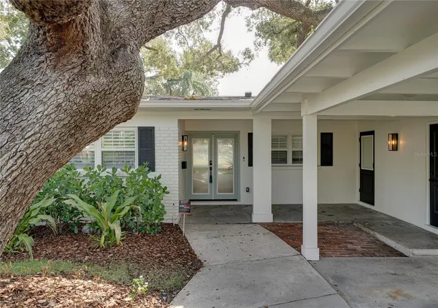Photo 4 of Single family home for sale at 214 S Treasure Dr, Tampa, FL 33609 | MLS# TB8546622 | Listing updated on 2026-09-21