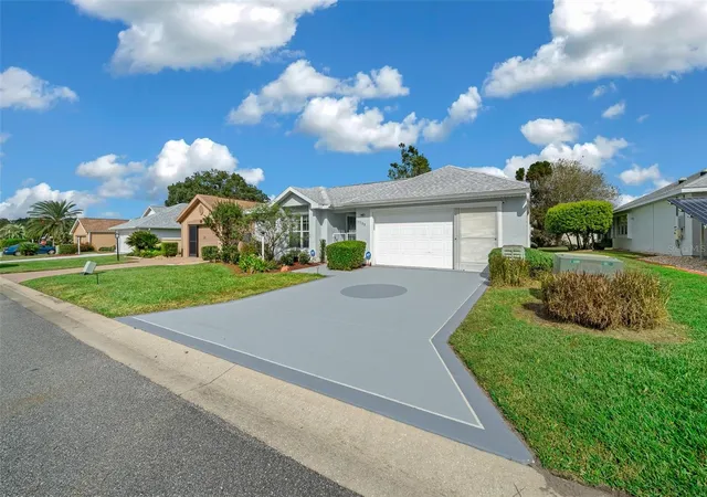 Photo 2 of Single family home for sale at 17789 SE 113th Terrace, Summerfield, FL 34491 | MLS# OM731900 | Listing updated on 2026-09-26