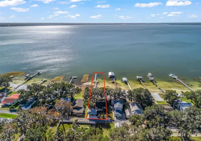 Single family home for sale at 13400 SE 124th Place, OCKLAWAHA, FL 32179 | MLS# OM731904