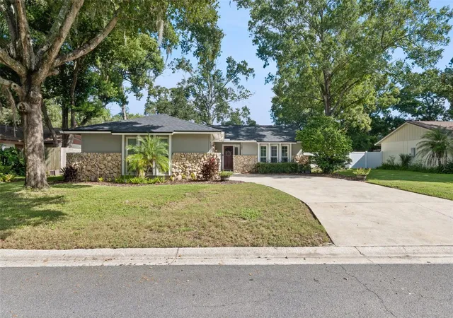 Photo 2 of Single family home for sale at 167 Holderness Dr, Longwood, FL 32779 | MLS# O6440134 | Listing updated on 2026-10-02