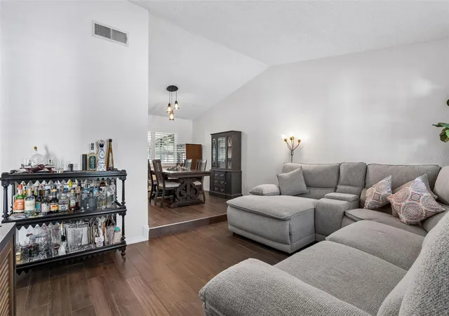 Photo 3 of Single family home for sale at 167 Holderness Dr, Longwood, FL 32779 | MLS# O6440134 | Listing updated on 2026-10-02