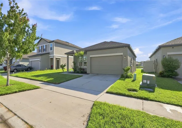 Photo 3 of Single family home for sale at 5646 Alexander Springs Pl, Lakeland, FL 33811 | MLS# TB8546636 | Listing updated on 2026-09-13