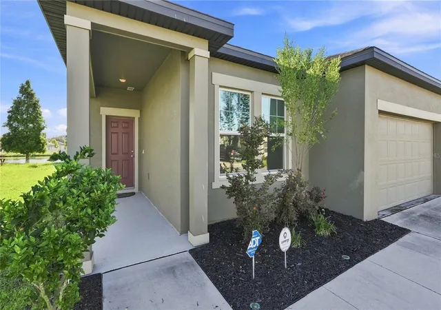 Photo 4 of Single family home for sale at 5646 Alexander Springs Pl, Lakeland, FL 33811 | MLS# TB8546636 | Listing updated on 2026-09-13