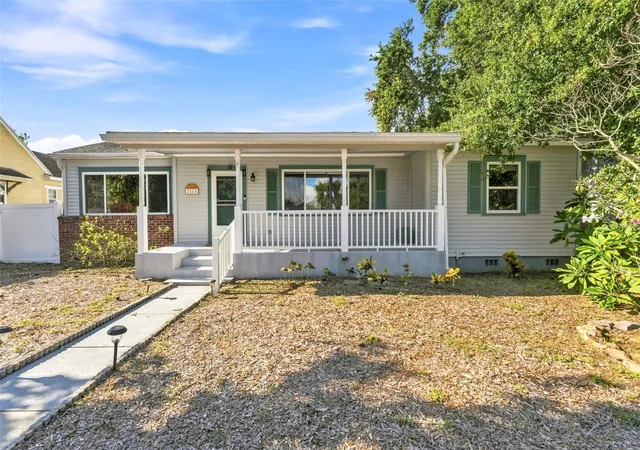 Photo 3 of Single family home for sale at 2114 21st Avenue N, Saint Petersburg, FL 33713 | MLS# TB8546646 | Listing updated on 2026-09-13