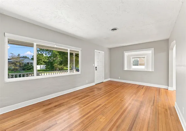 Photo 4 of Single family home for sale at 2114 21st Avenue N, Saint Petersburg, FL 33713 | MLS# TB8546646 | Listing updated on 2026-09-13