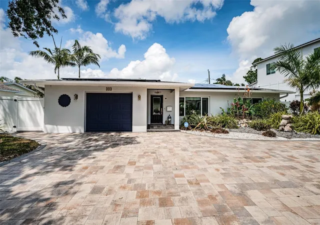 Photo 1 of Sale Pending at 333 Belleair Dr Ne, Saint Petersburg, FL 33704 | MLS# TB8546655 | Listing updated on 2026-09-12