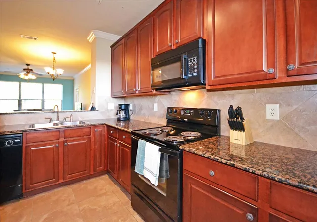 Photo 4 of Condo for sale at 902 Charo Pkwy #634, Davenport, FL 33897 | MLS# S5157186 | Listing updated on 2026-09-13