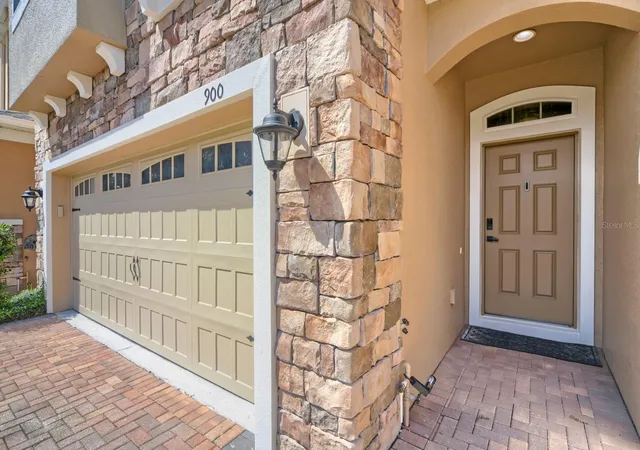 Photo 3 of Townhouse for sale at 900 Walkers Grv Ln, Winter Garden, FL 34787 | MLS# TB8546668 | Listing updated on 2026-10-15