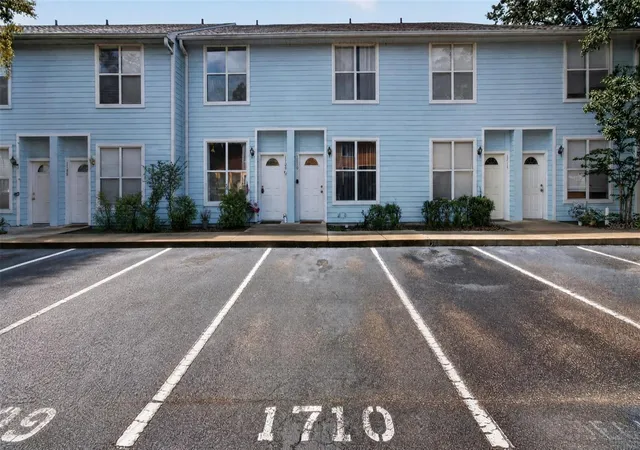 Listing Photo 5 - Condo for sale in building located at 3890 Sw 20Th Ave, Gainesville, FL 32607 - Unit #1710