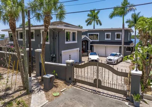 Photo 1 of Mansion for sale at 2785 Bayside Dr S, Saint Petersburg, FL 33705 | MLS# TB8546685 | Listing updated on 2026-09-25