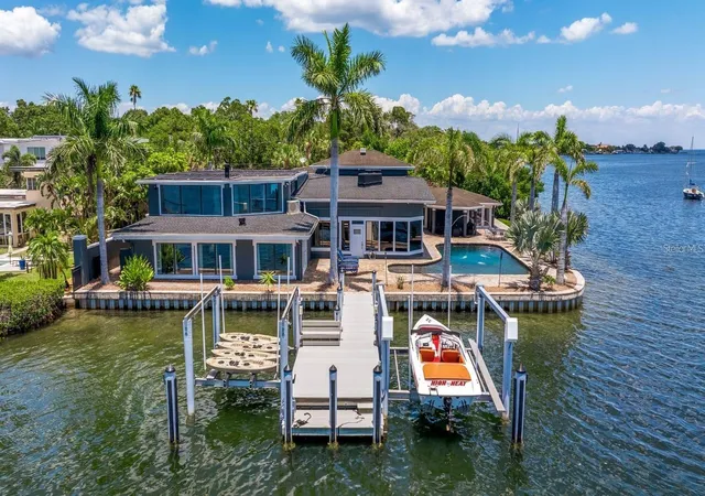 Photo 2 of Mansion for sale at 2785 Bayside Dr S, Saint Petersburg, FL 33705 | MLS# TB8546685 | Listing updated on 2026-09-25