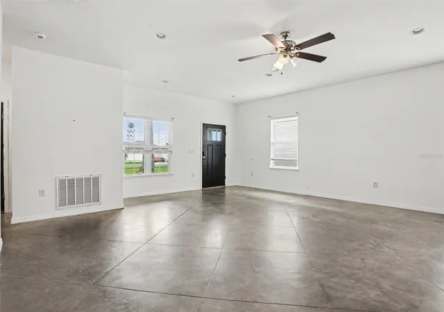 Photo 4 of Single family home for sale at 477 Kensington View Dr, Winter Haven, FL 33880 | MLS# TB8546687 | Listing updated on 2026-09-13