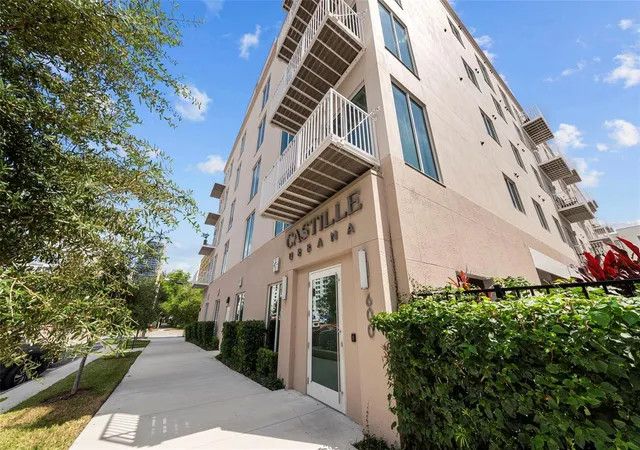 Photo 30 of Condo for sale at 600 3rd Avenue S #406, Saint Petersburg, FL 33701 | MLS# TB8546688 | Listing updated on 2026-09-12