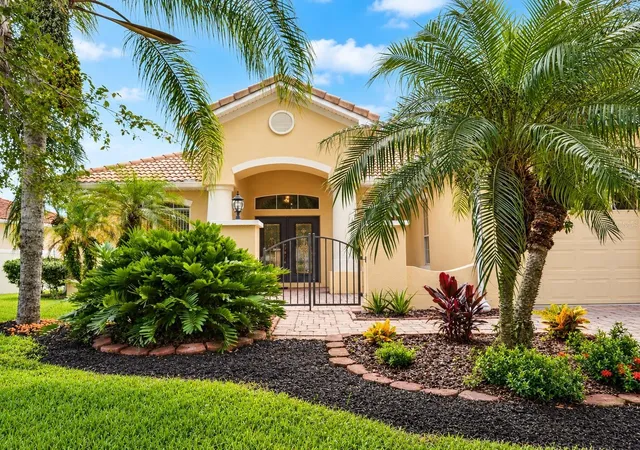 Photo 2 of Single family home for sale at 3881 Bowfin Trl, Kissimmee, FL 34746 | MLS# S5157191 | Listing updated on 2026-09-16