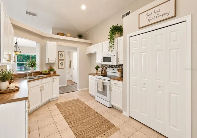 Photo 2 of Single family home for sale at 2117 Fish Eagle St, Clermont, FL 34714 | MLS# O6440178 | Listing updated on 2026-09-21