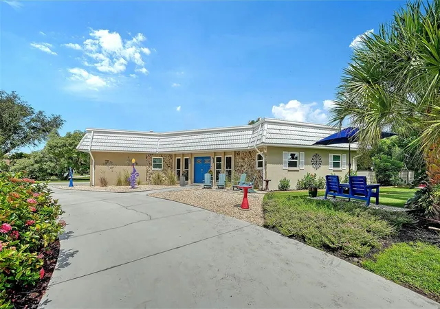 Photo 1 of Single family home for sale at 5211 Inverness Dr, Sarasota, FL 34243 | MLS# A4705487 | Listing updated on 2026-09-14