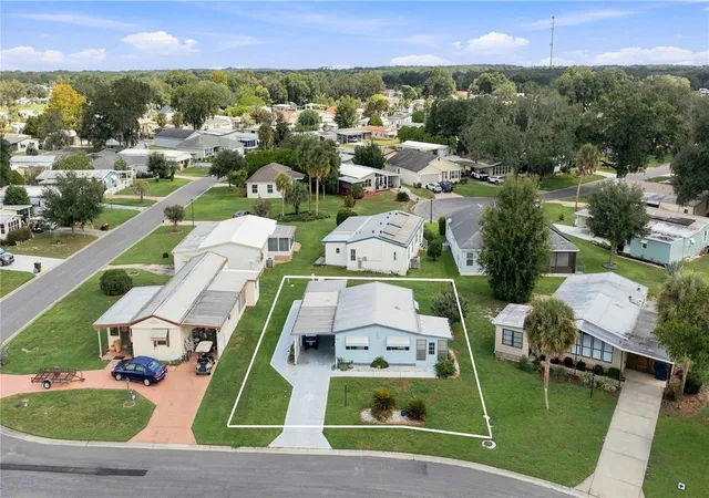 Photo 3 of Manufactured home for sale at 704 Roseapple Ave, Lady Lake, FL 32159 | MLS# G5117536 | Listing updated on 2026-09-18