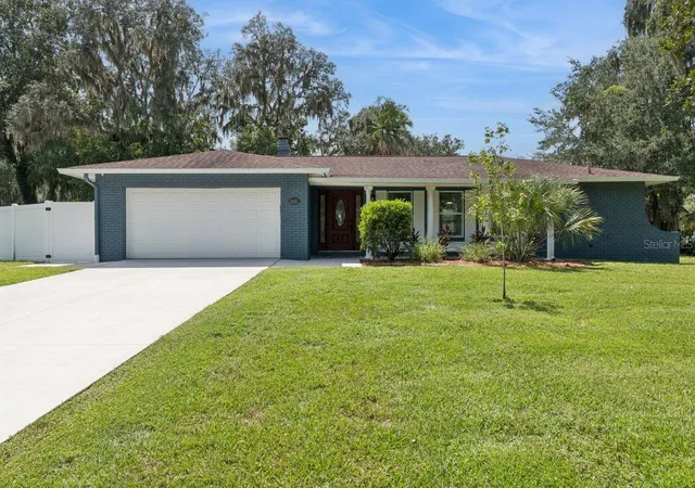 Photo 1 of Single family home for sale at 402 Valencia Cir, Oviedo, FL 32765 | MLS# O6440186 | Listing updated on 2026-10-07