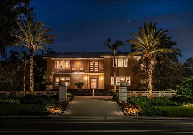 Photo 1 of Mansion for sale at 995 Lake Hollingsworth Dr, Lakeland, FL 33803 | MLS# L4964909 | Listing updated on 2026-09-11