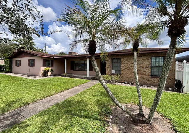 Photo 1 of Sale Pending at 4143 Edgewater Dr, Orlando, FL 32804 | MLS# O6440206 | Listing updated on 2026-09-17