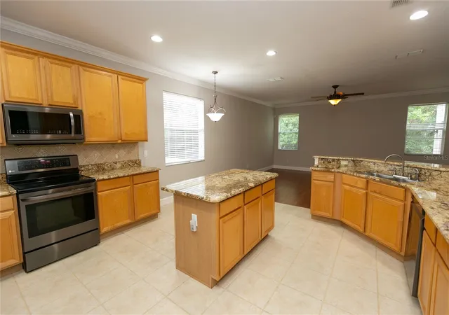 Photo 3 of Single family home for sale at 3551 Wading Heron Ter, Oviedo, FL 32766 | MLS# O6440208 | Listing updated on 2026-09-29