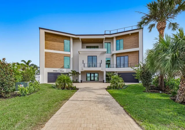 Photo 1 of Mansion for sale at 6503 Debbie Ln S, Saint Petersburg, FL 33707 | MLS# TB8546723 | Listing updated on 2026-10-20