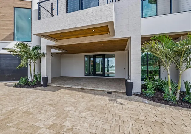 Photo 4 of Single family home for sale at 6503 Debbie Ln S, Saint Petersburg, FL 33707 | MLS# TB8546723 | Listing updated on 2026-10-20