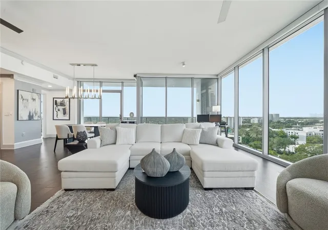 Photo 3 of Condo for sale at 260 S Osceola Ave #1406, Orlando, FL 32801 | MLS# O6440215 | Listing updated on 2026-09-28