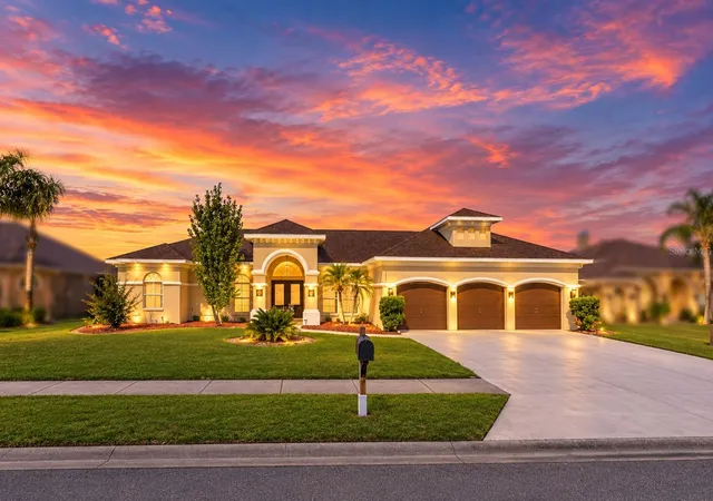 Photo 3 of Single family home for sale at 3427 Misty View Dr, Spring Hill, FL 34609 | MLS# W7889322 | Listing updated on 2026-10-01
