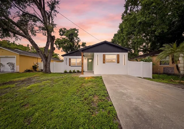 Photo 1 of Single family home for sale at 2921 57 Avenue N, Saint Petersburg, FL 33714 | MLS# TB8546740 | Listing updated on 2026-10-03
