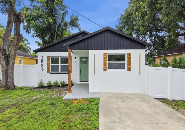 Photo 3 of Single family home for sale at 2921 57 Avenue N, Saint Petersburg, FL 33714 | MLS# TB8546740 | Listing updated on 2026-10-03