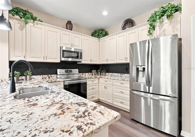 Photo 3 of Single family home for sale at 27001 White Plains Way, Leesburg, FL 34748 | MLS# G5117541 | Listing updated on 2026-10-06