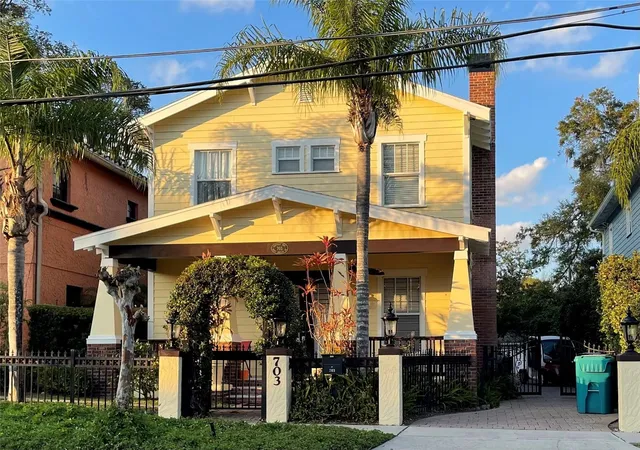 Photo 2 of Single family home for sale at 703 E Amelia St, Orlando, FL 32803 | MLS# O6440258 | Listing updated on 2026-09-16