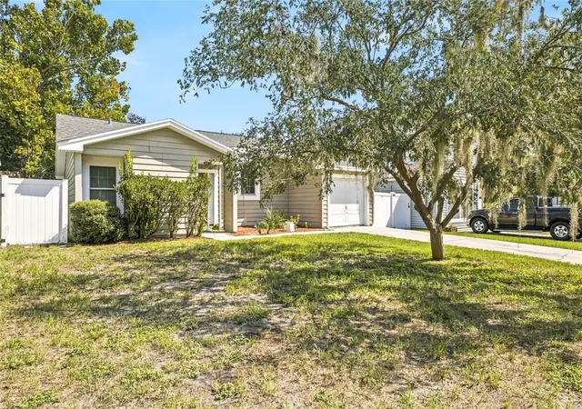Photo 1 of Single family home for sale at 7714 Glades Ct, Temple Terrace, FL 33637 | MLS# TB8546754 | Listing updated on 2026-10-01