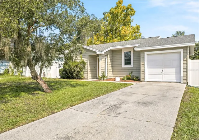Photo 2 of Single family home for sale at 7714 Glades Ct, Temple Terrace, FL 33637 | MLS# TB8546754 | Listing updated on 2026-10-01