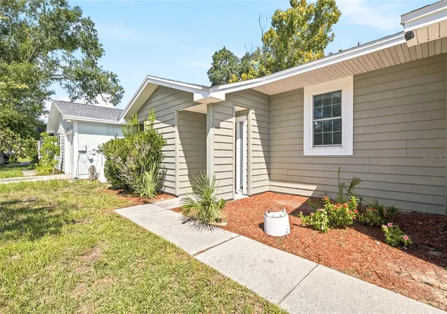 Photo 3 of Single family home for sale at 7714 Glades Ct, Temple Terrace, FL 33637 | MLS# TB8546754 | Listing updated on 2026-10-01