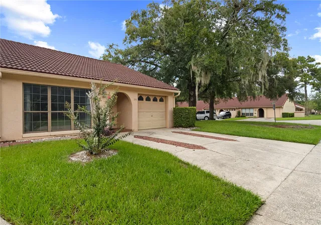 Listing Photo 5 - Condo for sale in building located at 1910 SW 34th Ct, OCALA, FL 34474