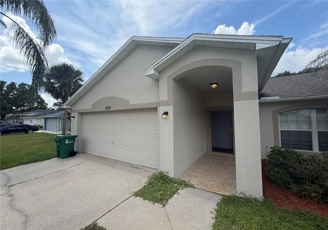 Photo 2 of Single family home for sale at 624 Sheridan Woods Dr, Melbourne, FL 32904 | MLS# TB8546758 | Listing updated on 2026-09-15