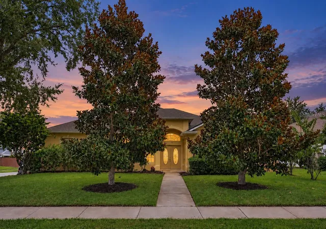 Photo 1 of Single family home for sale at 116 Oak Grv Cir, Lake Mary, FL 32746 | MLS# O6440264 | Listing updated on 2026-10-08