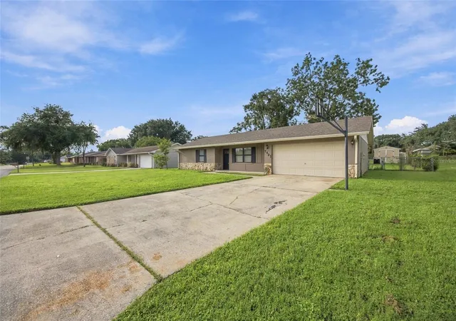 Photo 2 of Single family home for sale at 7021 Sheffield Dr, Lakeland, FL 33810 | MLS# TB8546766 | Listing updated on 2026-10-06