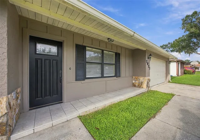 Photo 3 of Single family home for sale at 7021 Sheffield Dr, Lakeland, FL 33810 | MLS# TB8546766 | Listing updated on 2026-10-06