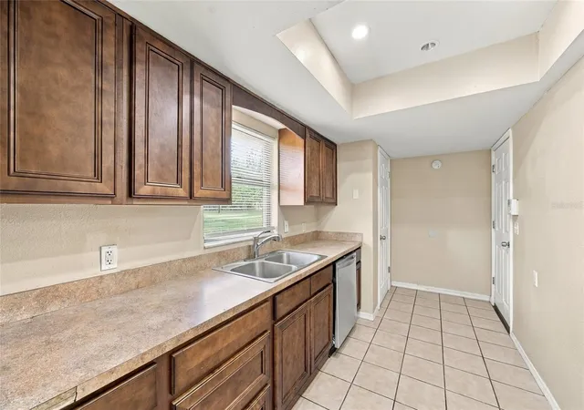 Photo 4 of Single family home for sale at 7021 Sheffield Dr, Lakeland, FL 33810 | MLS# TB8546766 | Listing updated on 2026-10-06