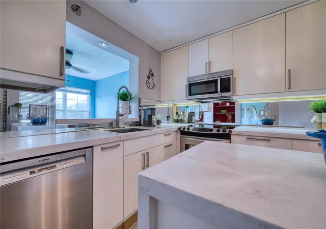 Listing Photo 5 - Condo for sale in building located at 4480 Fairways Blvd, Bradenton, FL 34209 - Unit #206