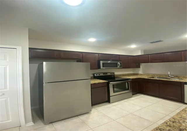 Photo 3 of Townhouse for sale at 8547 Hunters Key Cir, Tampa, FL 33647 | MLS# TB8546778 | Listing updated on 2026-10-14