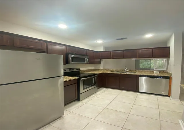 Photo 4 of Townhouse for sale at 8547 Hunters Key Cir, Tampa, FL 33647 | MLS# TB8546778 | Listing updated on 2026-10-14