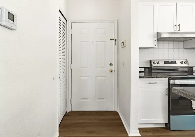 Listing Photo 1 - Condo for sale in building located at 2718 Maitland Xing Wy, Orlando, FL 32810 - Unit #201