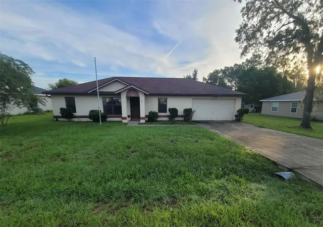 Single family home for sale at 27 Fir Trl Pass, OCALA, FL 34472 | MLS# OM731944