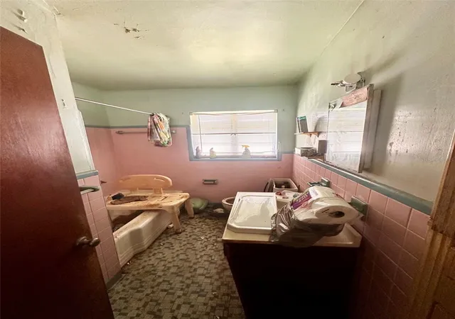 Photo 4 of Single family home for sale at 115 S Orion Ave, Clearwater, FL 33765 | MLS# TB8546801 | Listing updated on 2026-09-25
