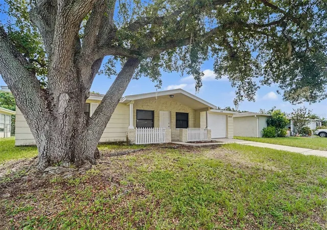 Photo 3 of Single family home for sale at 10036 Glen Moor Ln, Port Richey, FL 34668 | MLS# O6440317 | Listing updated on 2026-10-02